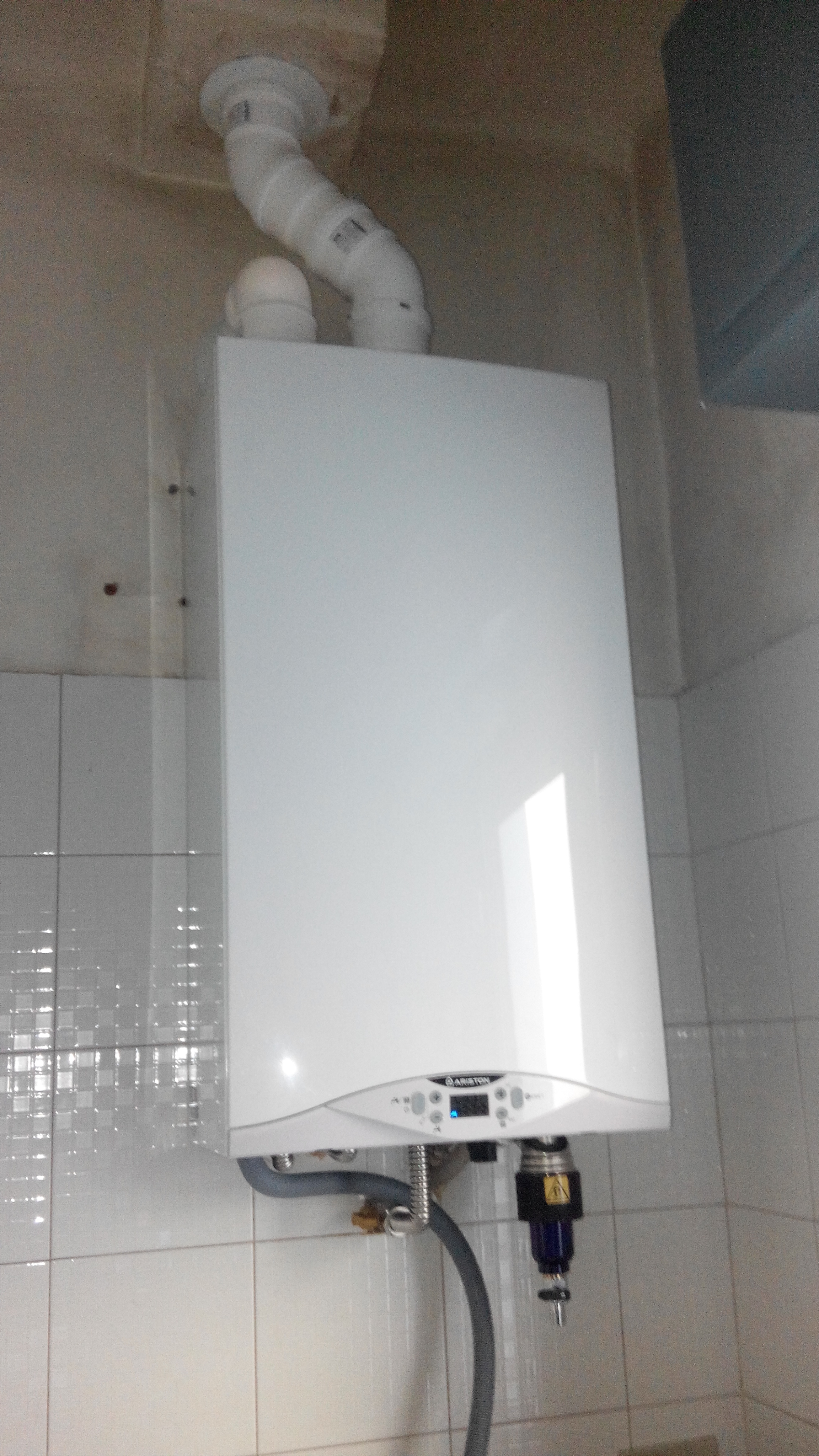 Caldaia a Condensazione realizzato da AGA Soluzioni e Consulenze SRL (AGA Energia),  a Rimini