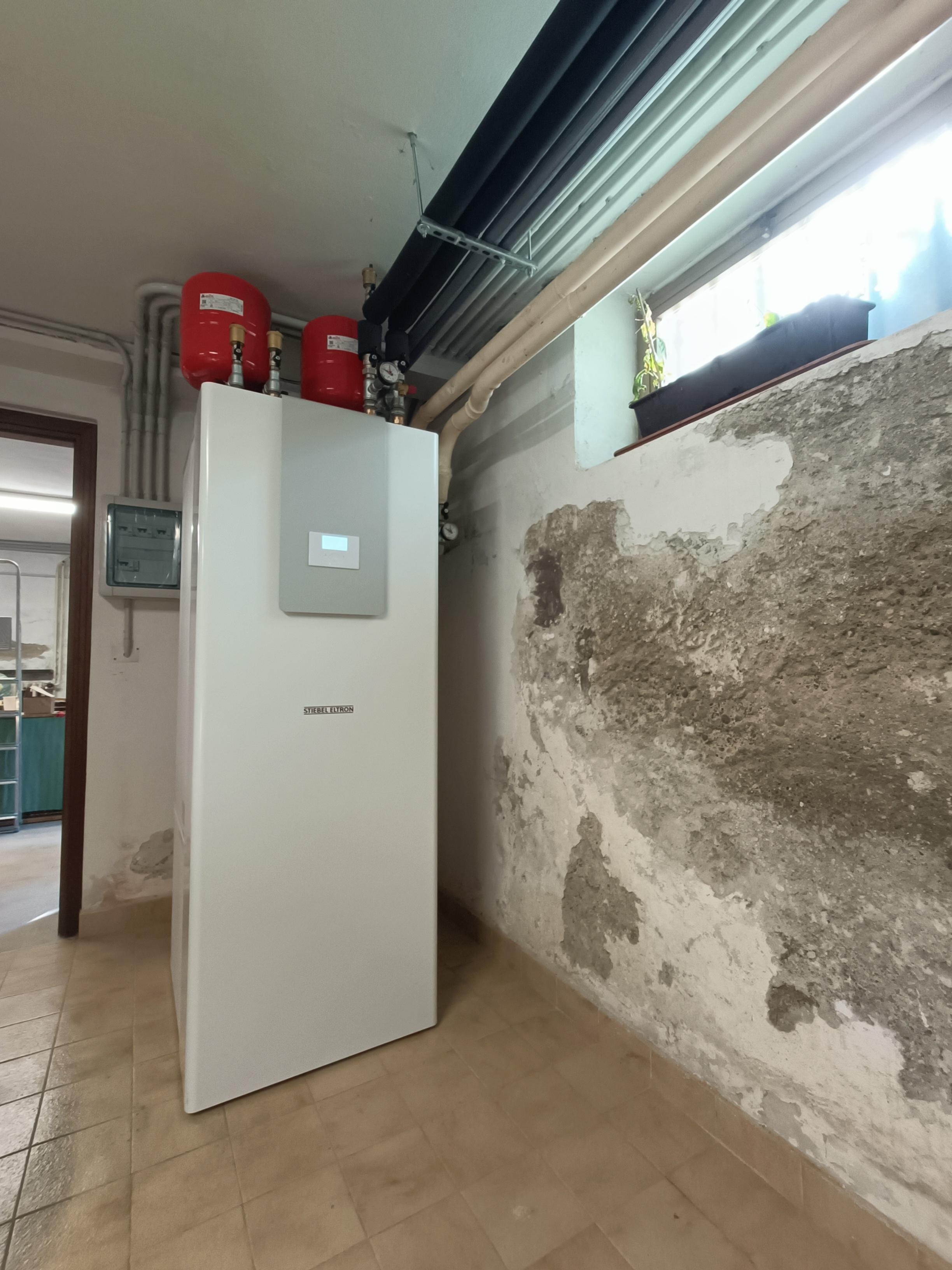 Pompa di calore Stiebel Eltron (Monza) realizzato da HF Impianti,  a Monza