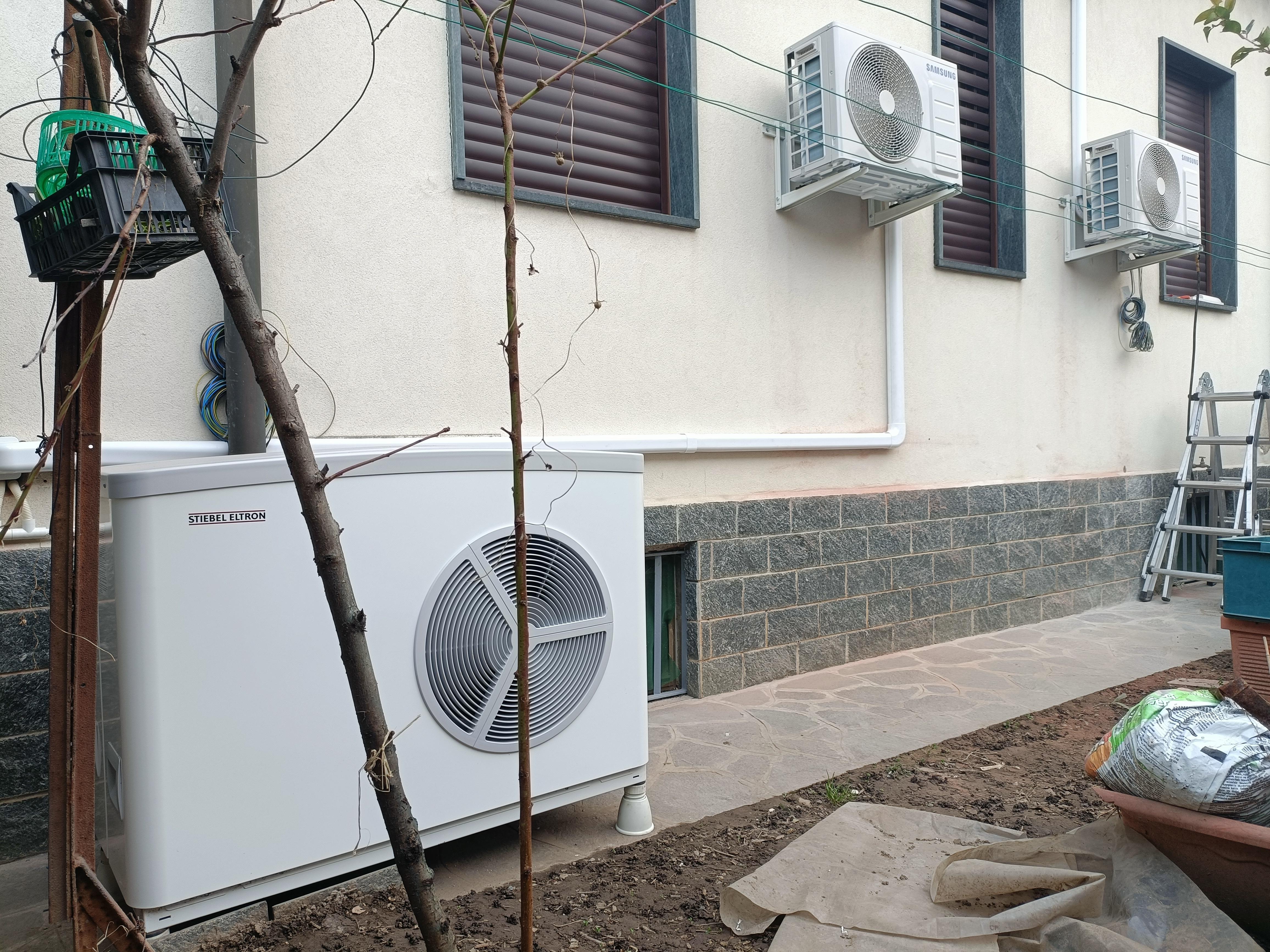 Pompa di calore Stiebel Eltron (Monza) realizzato da HF Impianti,  a Monza