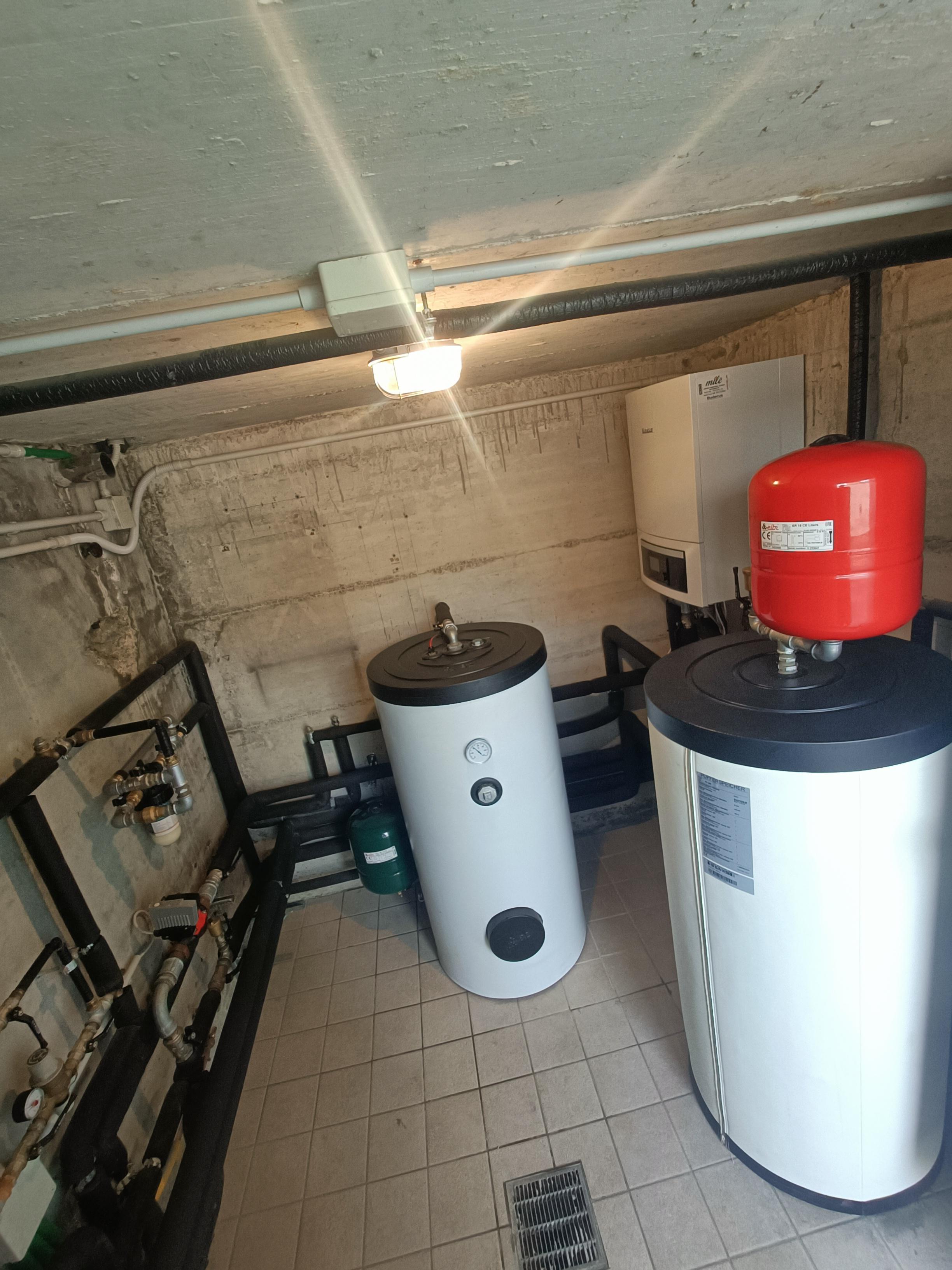 Pompa di calore Buderus (Villa di Serio) realizzato da HF Impianti,  a Monza