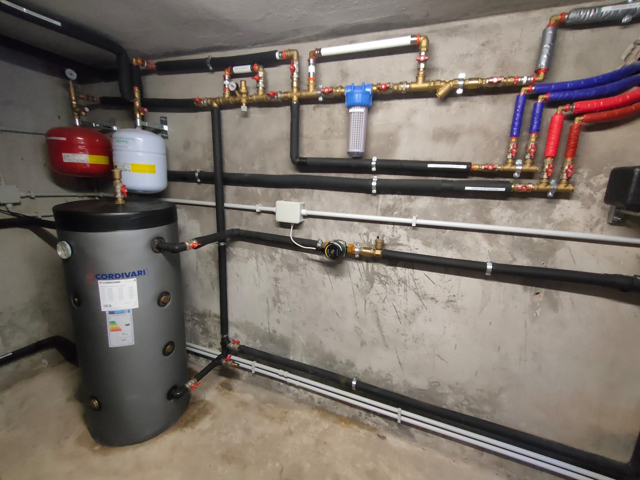 Casa Zero Gas Riqualificazione Energetica in Pompa di Calore Ariccia realizzato da STUDIO TECNICO ING. D'ALESSIO, a