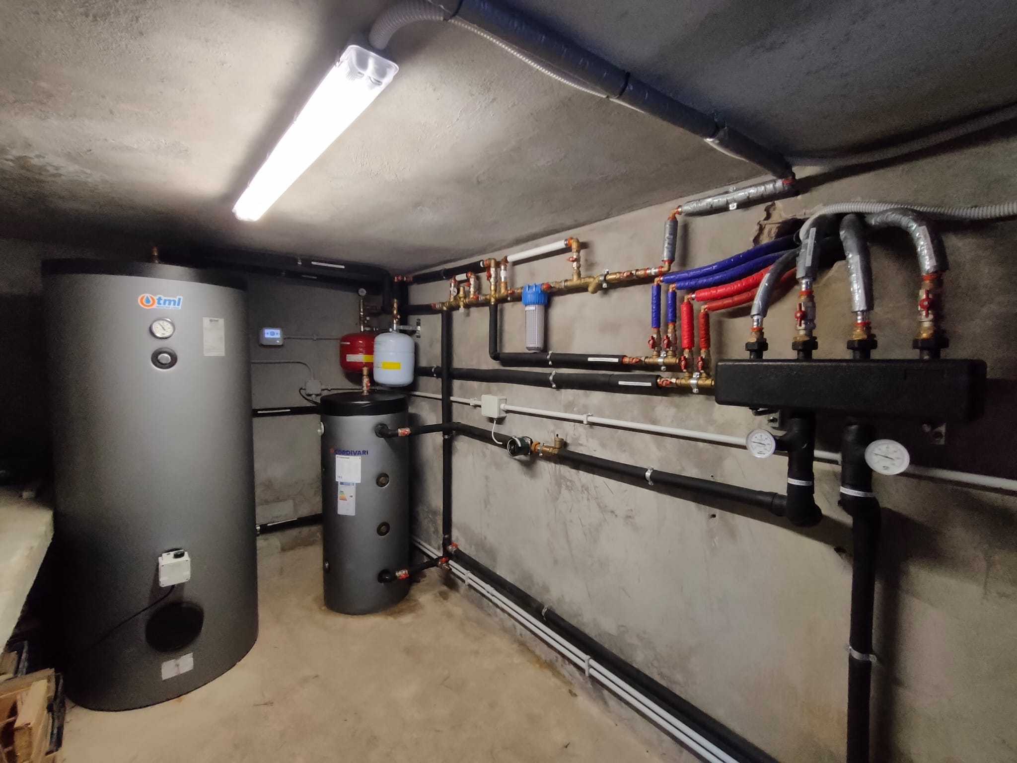 Casa Zero Gas Riqualificazione Energetica in Pompa di Calore Ariccia realizzato da STUDIO TECNICO ING. D'ALESSIO, a