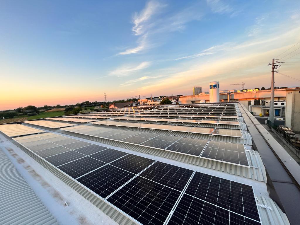 Impianto fotovoltaico aziendale realizzato da Niva Srl,  a Cerro al Lambro