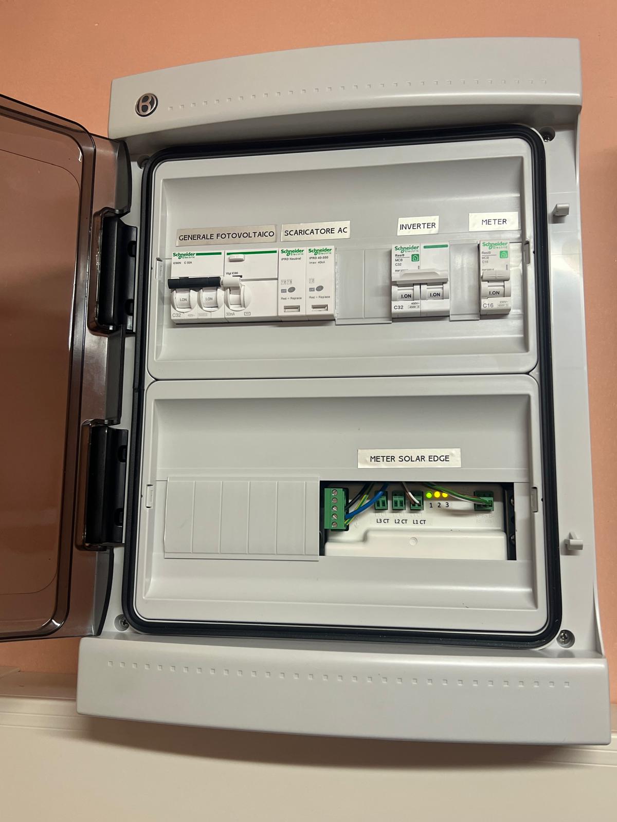 impianto fotovoltaico 6,08kw, inverter ibrido + batteria 10kw e antiblackout realizzato da F.P. IMPIANTI DI PAVESIO FABIO,  a Leinì