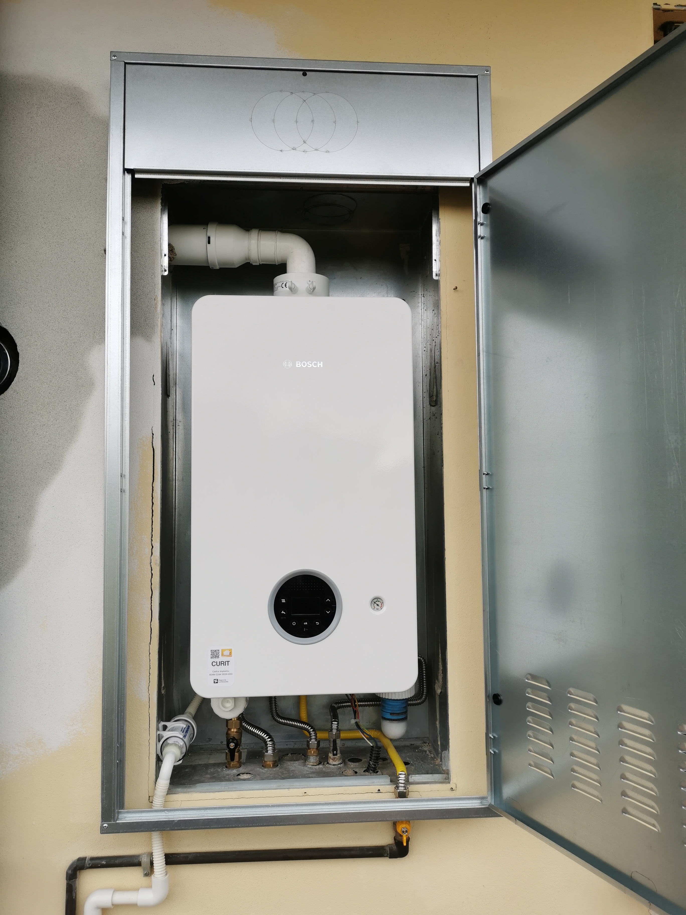 Sostituzioni caldaie esistenti con nuove caldaia a condensazione realizzato da HF Impianti,  a Monza