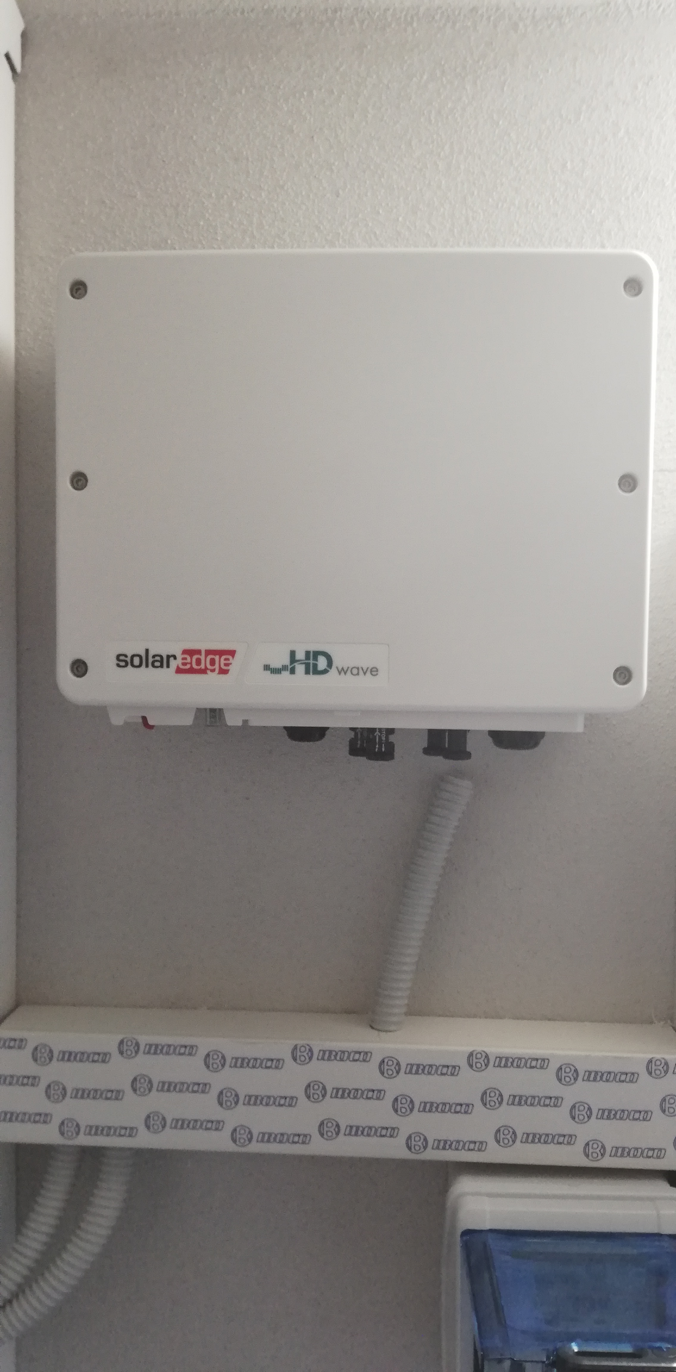 2020 Stimigliano (Ri) Impianto FV 6 Kwp, con pannelli Sun Power Max 3 da 400 wp, inverter SolarEdge e ottimizzatori realizzato da BOSS IMPIANTI TECNOLOGICI snc,  a Fabrica di Roma