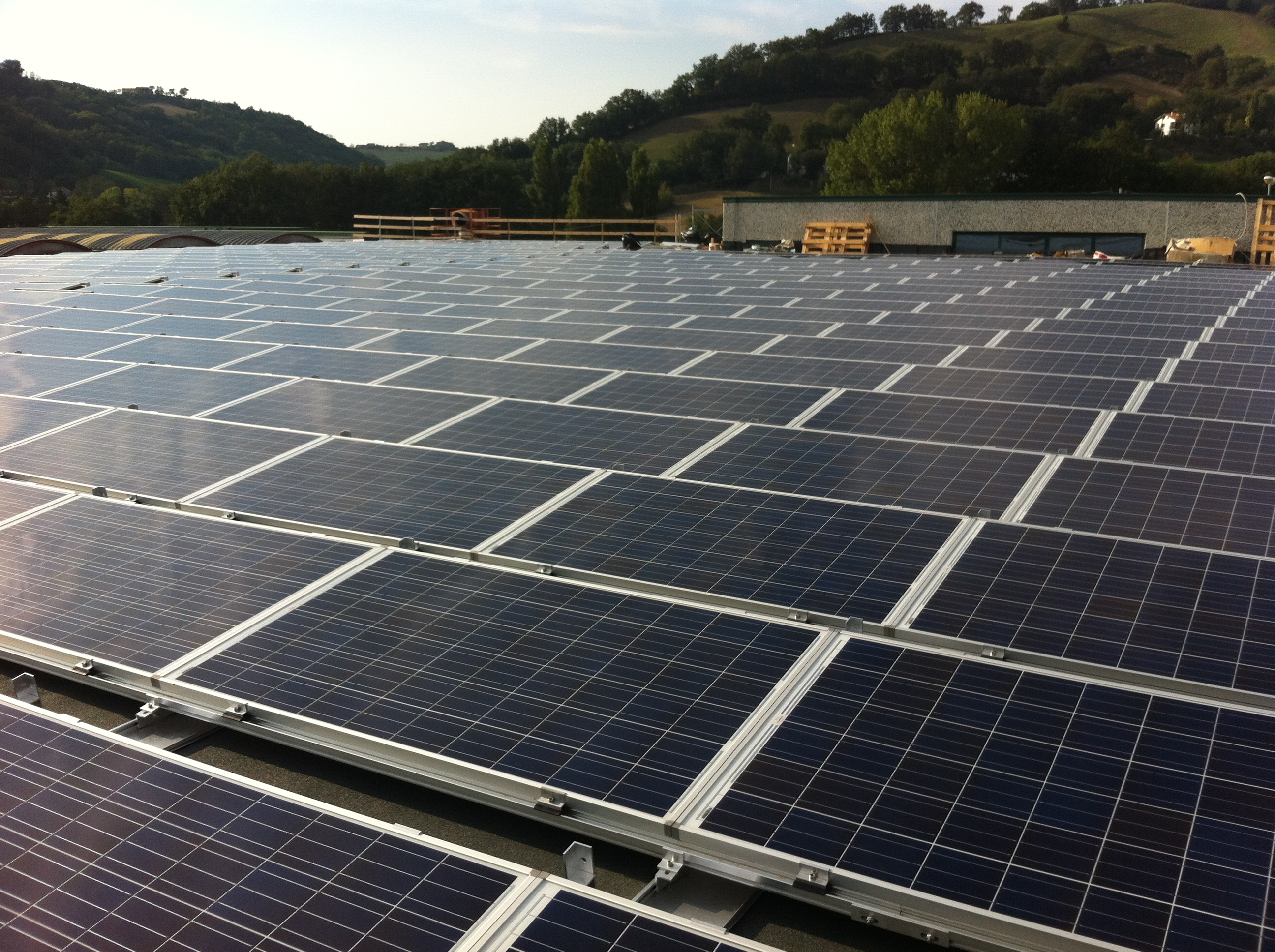 Impianto fotovoltaico potenza nominale 100 kWp realizzato da Salucci Impianti S.r.l,  a Montecalvo in Foglia