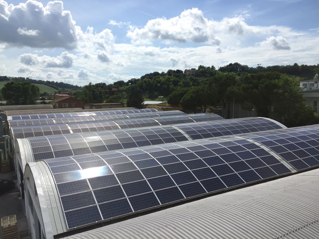 Impianto fotovoltaico  potenza nominale 60 kWp realizzato da Salucci Impianti S.r.l,  a Montecalvo in Foglia