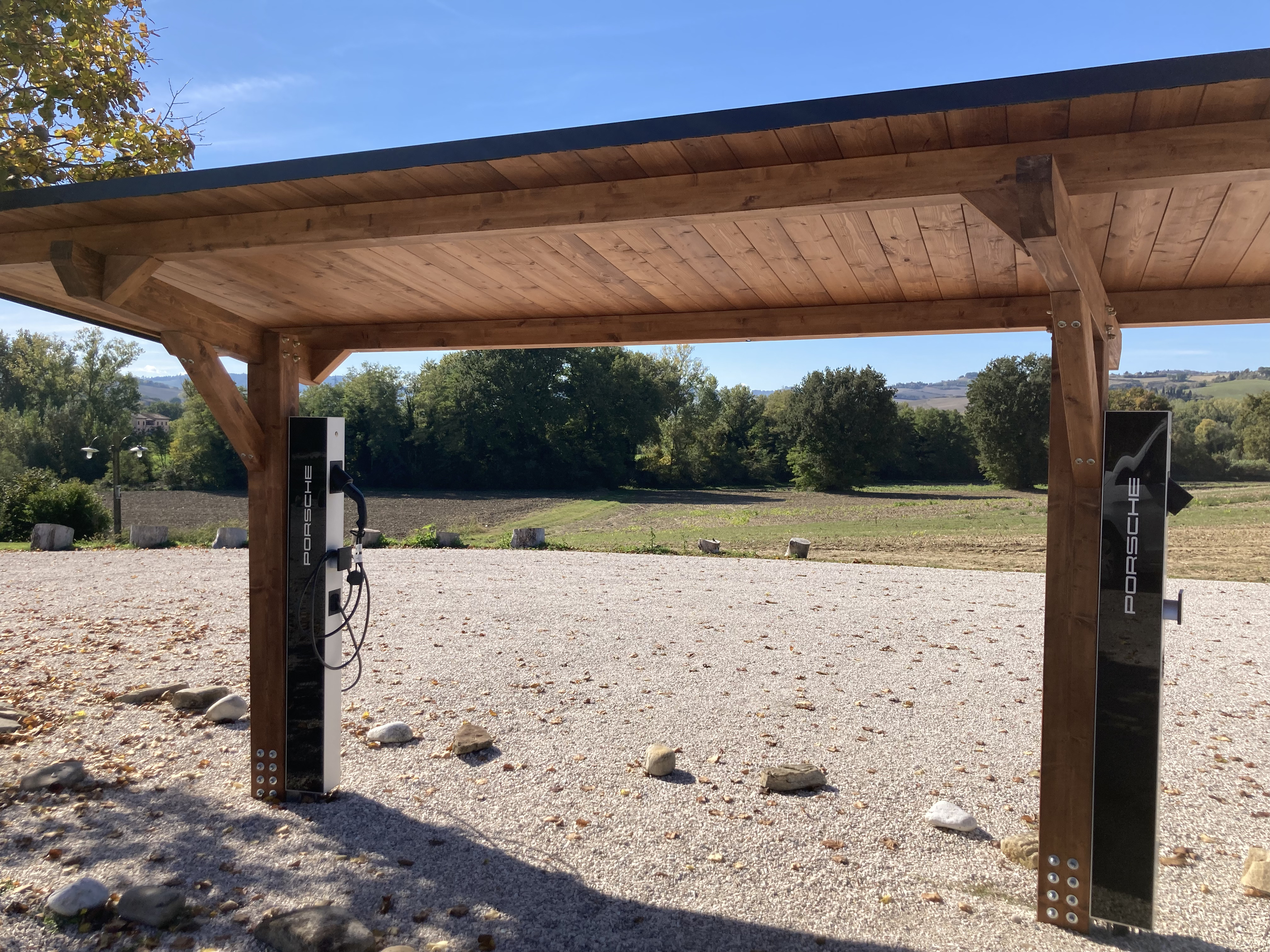 Colonnine di ricarica 22kW realizzato da Salucci Impianti S.r.l,  a Montecalvo in Foglia