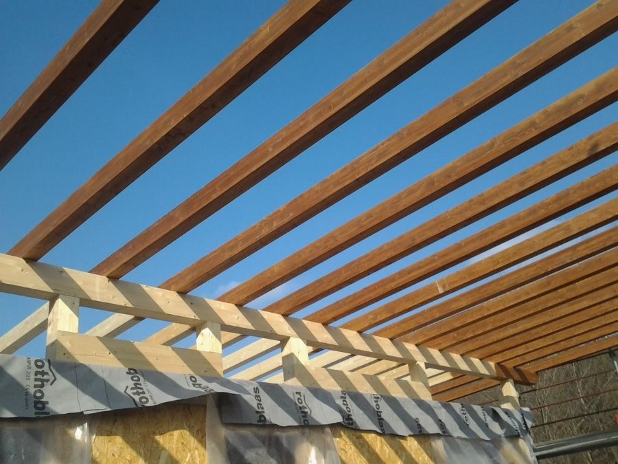 Progetto di sopralzo in legno, per realizzazione di unità abitativa indipendente realizzato da Fulvio Miatello, a Vedano Olona