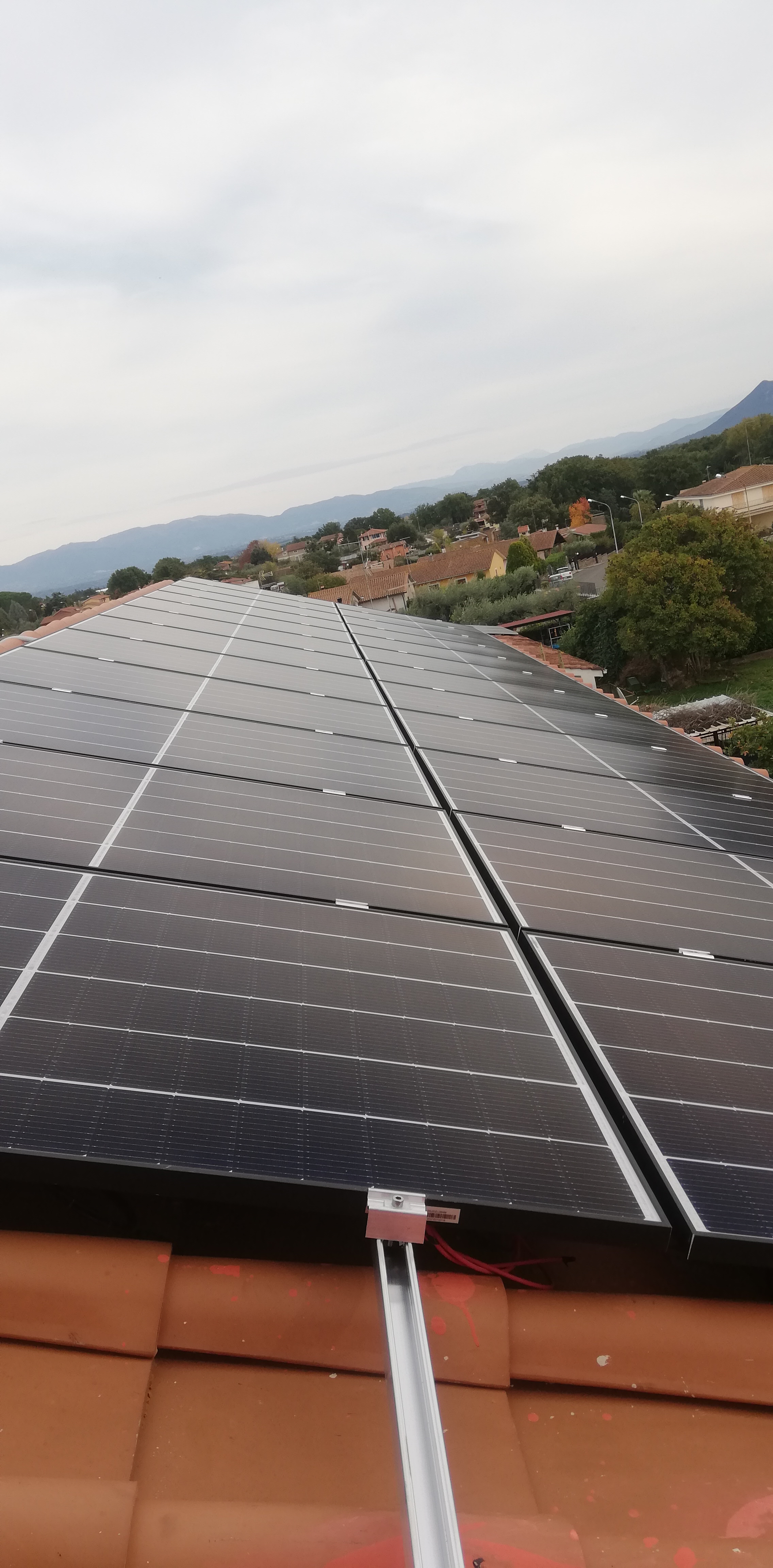 Impianto FV 8,4 Kwp, tetto a falda realizzato da BOSS IMPIANTI TECNOLOGICI snc,  a Fabrica di Roma