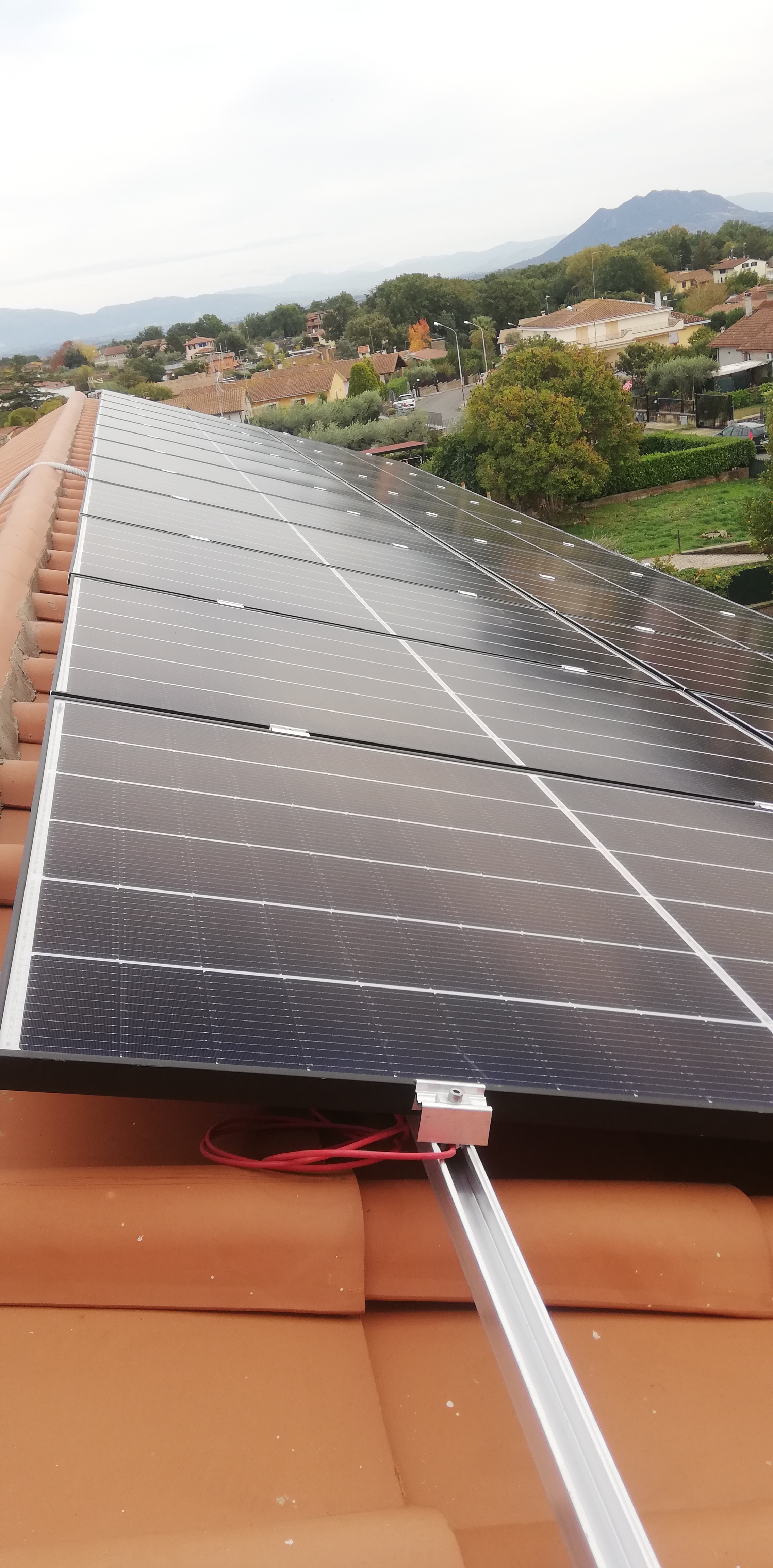 Impianto FV 8,4 Kwp, tetto a falda realizzato da BOSS IMPIANTI TECNOLOGICI snc,  a Fabrica di Roma