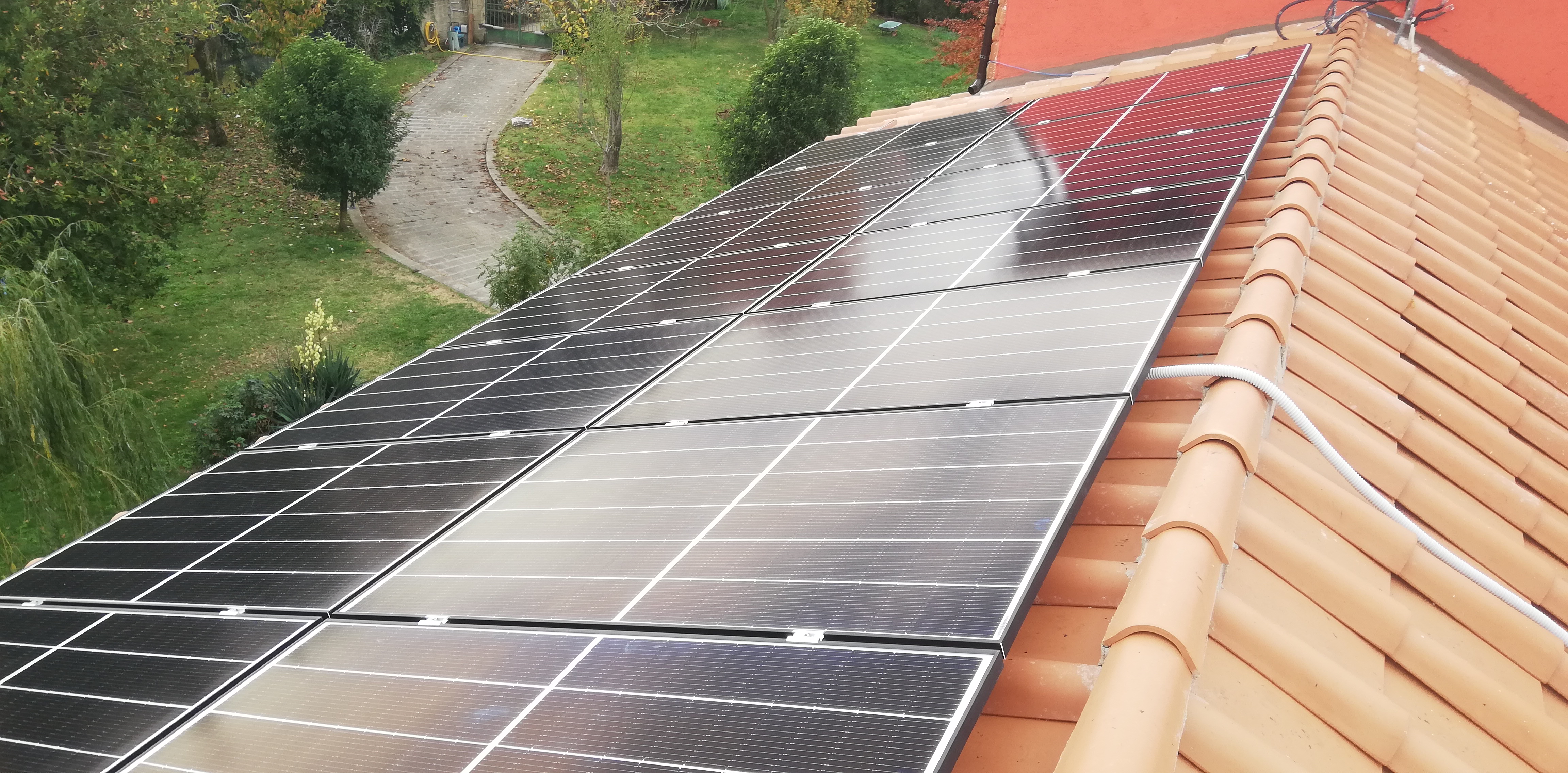 Impianto FV 8,4 Kwp, tetto a falda realizzato da BOSS IMPIANTI TECNOLOGICI snc,  a Fabrica di Roma