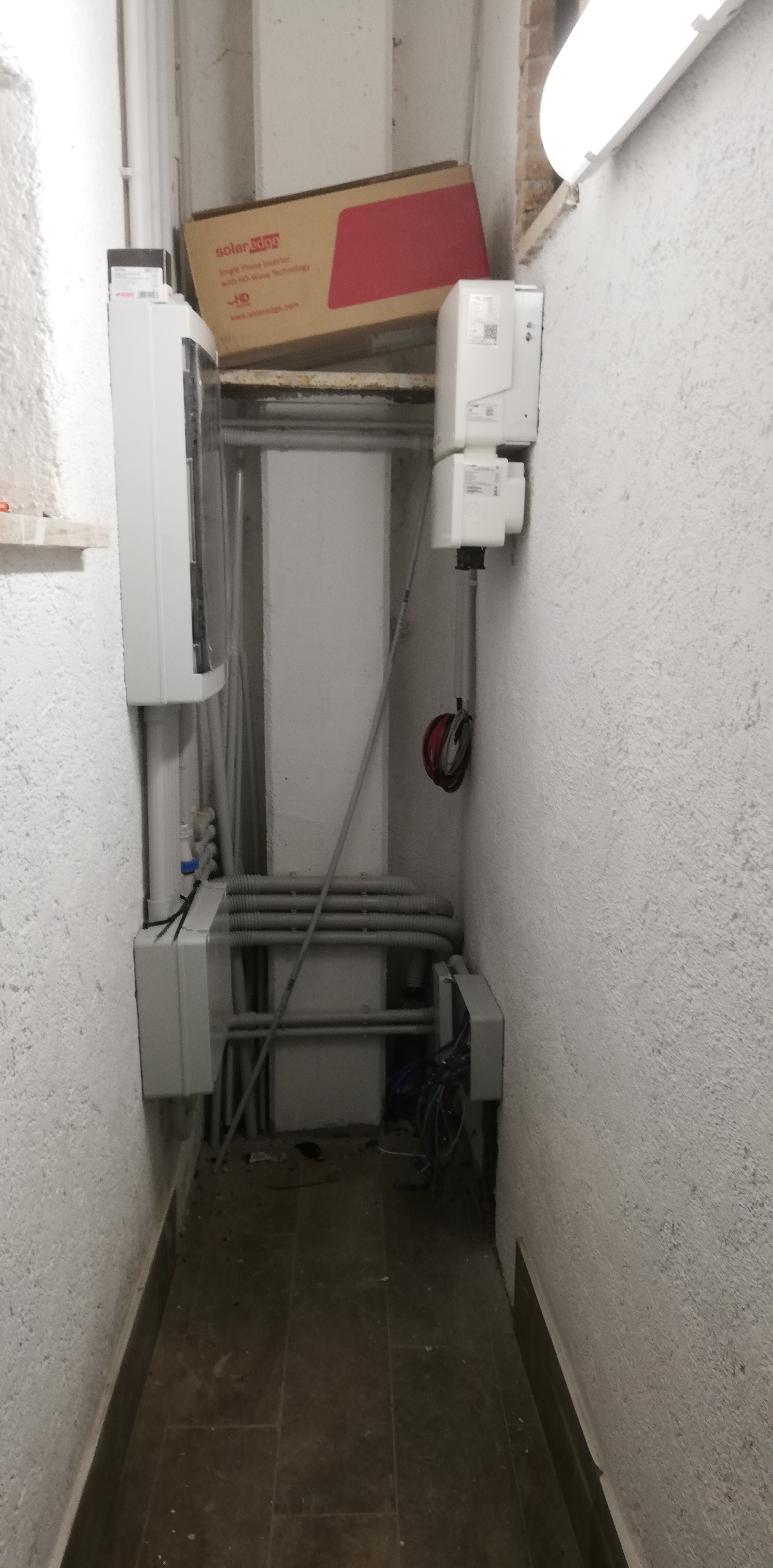 Impianto FV 8,4 Kwp, tetto a falda realizzato da BOSS IMPIANTI TECNOLOGICI snc, a Fabrica di Roma
