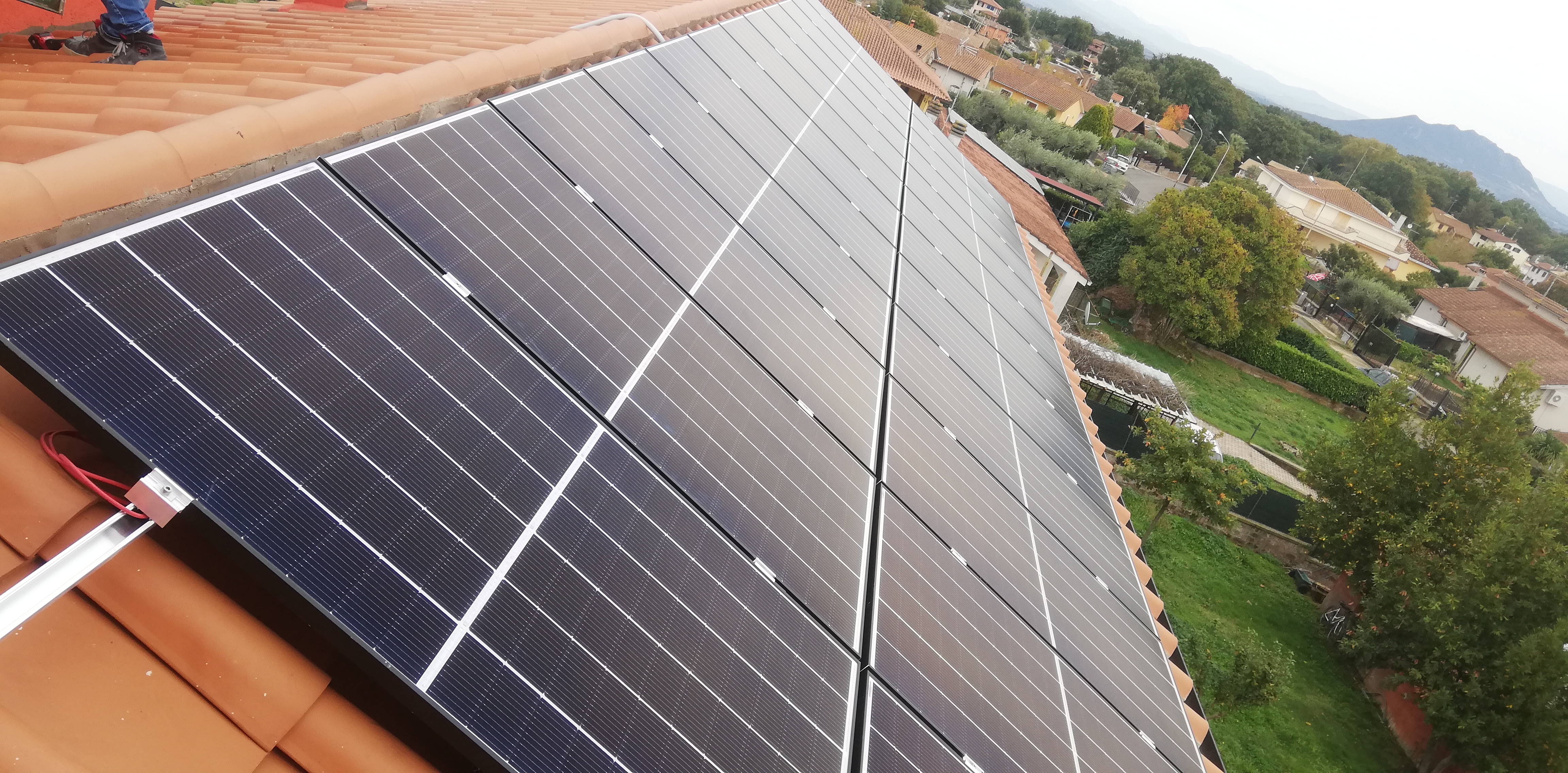 Impianto FV 8,4 Kwp, tetto a falda realizzato da BOSS IMPIANTI TECNOLOGICI snc,  a Fabrica di Roma