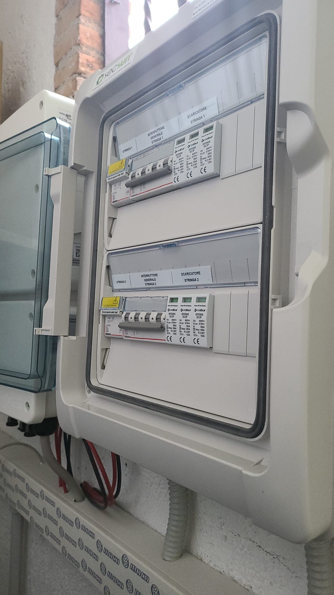 Impianto FV 8,4 Kwp, tetto a falda realizzato da BOSS IMPIANTI TECNOLOGICI snc, a Fabrica di Roma