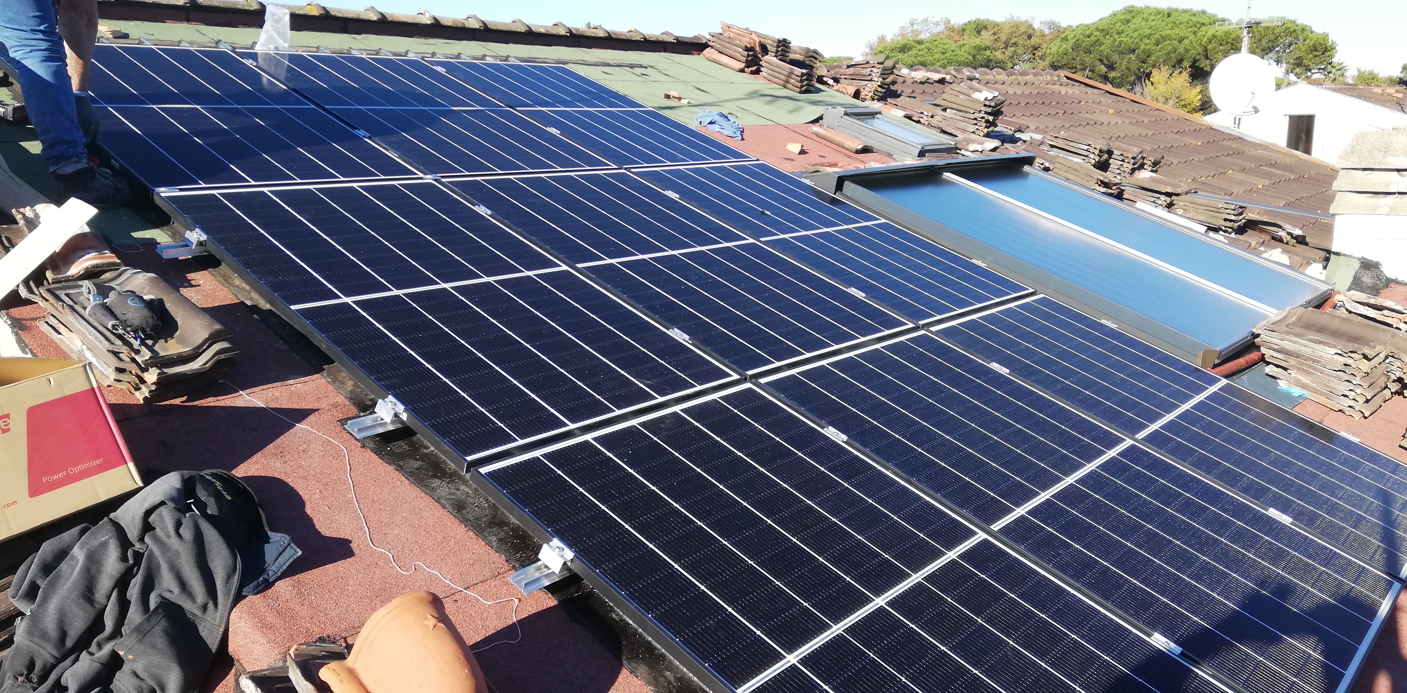 Impianto FV 8,4 Kwp, con accumulo, integrato su doppia falda realizzato da BOSS IMPIANTI TECNOLOGICI snc,  a Fabrica di Roma