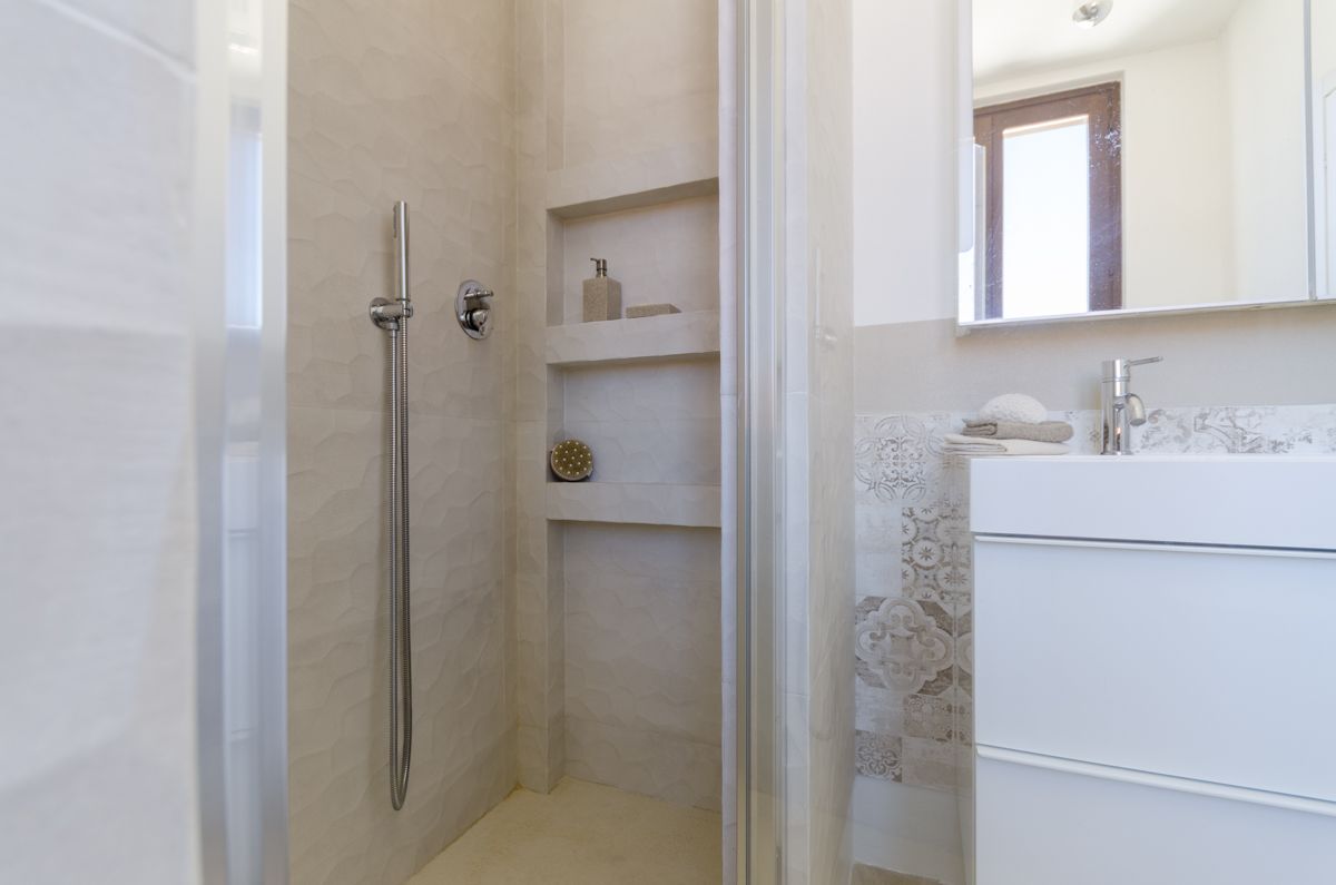 Il secondo bagno per la zona notte realizzato da Gilardi Interiors on Staging, Progettazione di interni a Melzo