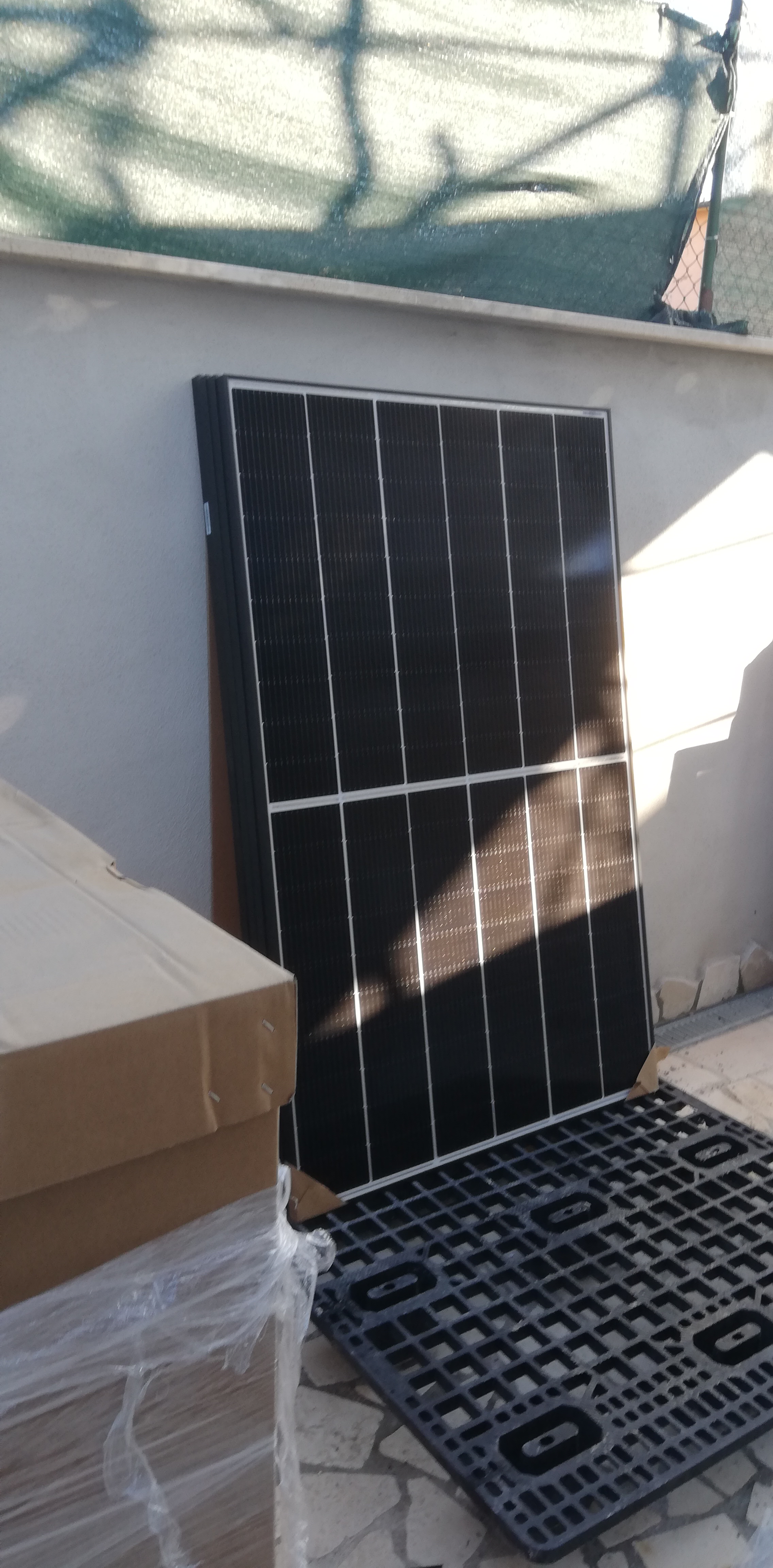 Impianto FV 6Kwp, con accumulo, integrato su doppia falda realizzato da BOSS IMPIANTI TECNOLOGICI snc,  a Fabrica di Roma